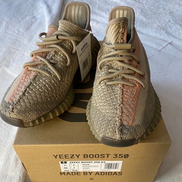 🚫SOLD🚫 YEEZY BOOST 350 v2 Sand Taupe - Picture 4 of 5